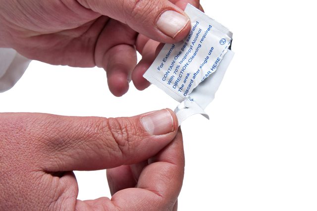 Verwenden Sie Alkoholtupfer